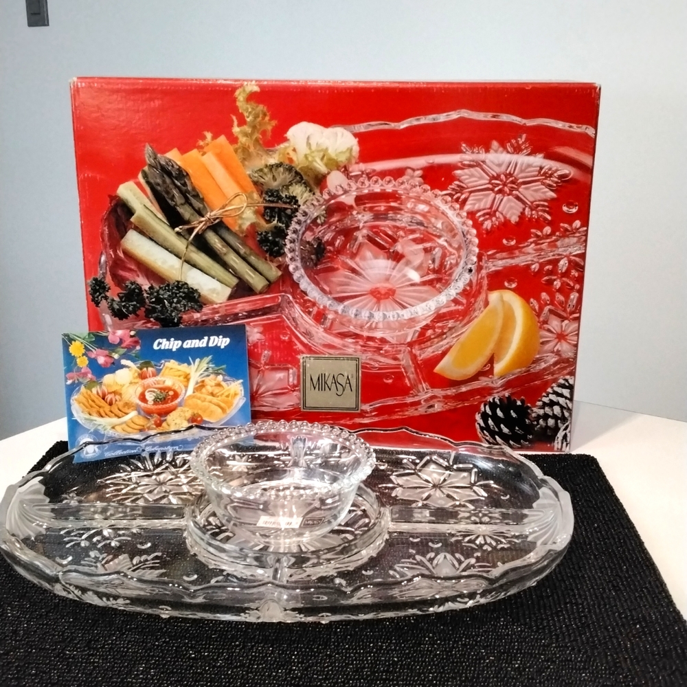 NWT Mikasa Chip & Dip set